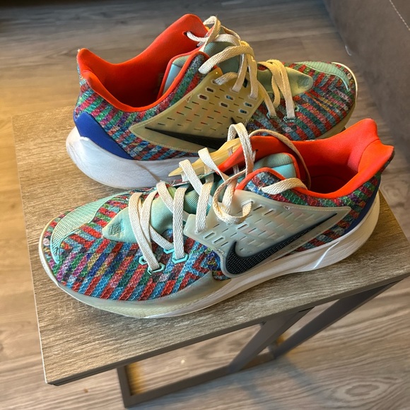 Kyrie Irving 7 basketball shoes - Picture 1 of 3